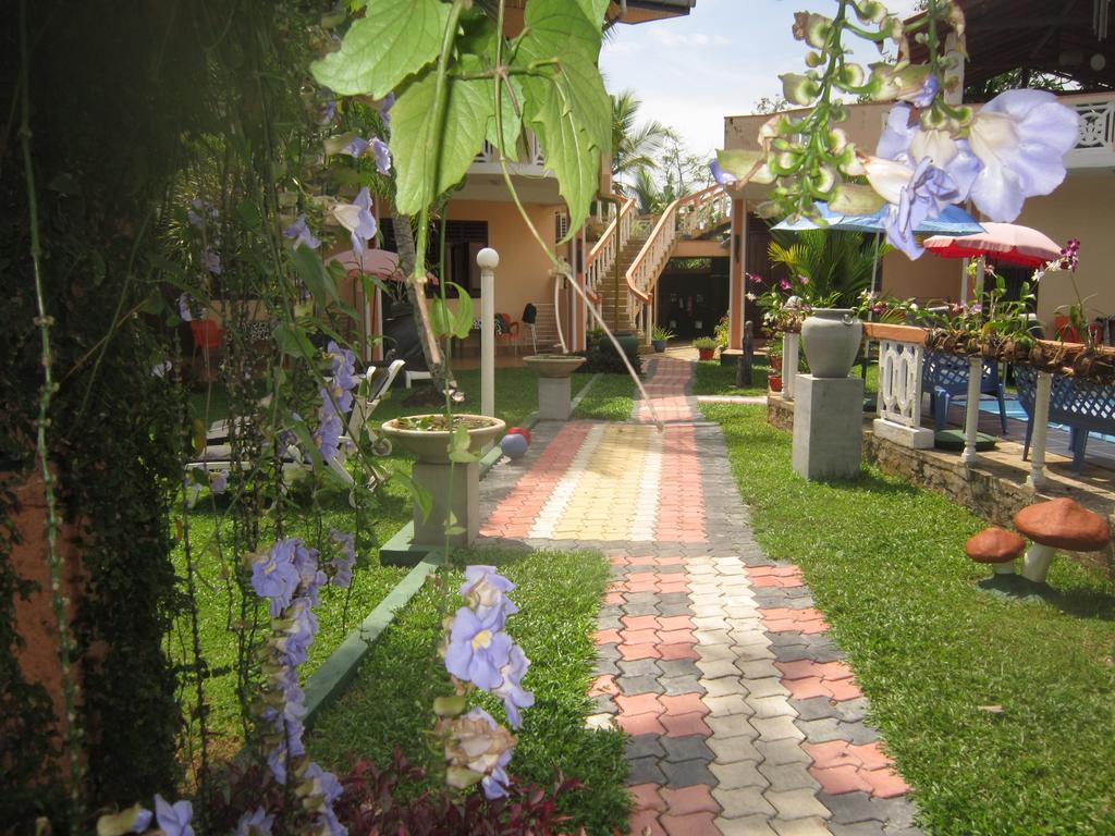 Hilda Guest House Хиккадува Экстерьер фото