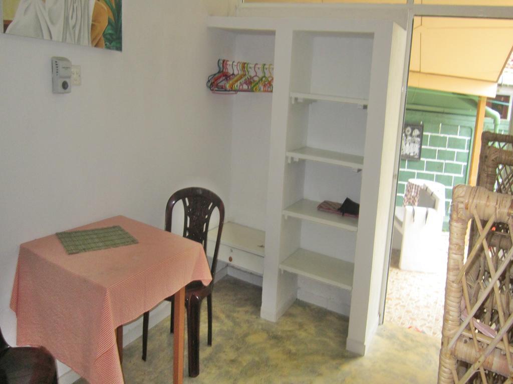 Hilda Guest House Хиккадува Номер фото