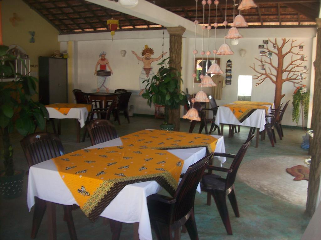 Hilda Guest House Хиккадува Экстерьер фото